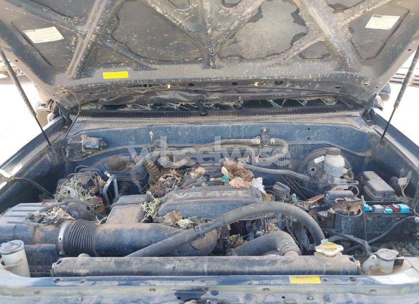 Photo 10 of 2005 Toyota Sequoia SR5 V8 (VIN 5TDZT34A55S246422)