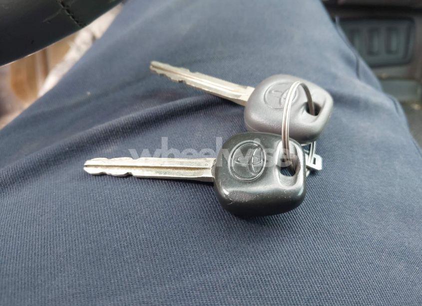 Photo 11 of 2005 Toyota Sequoia SR5 V8 (VIN 5TDZT34A55S254679)