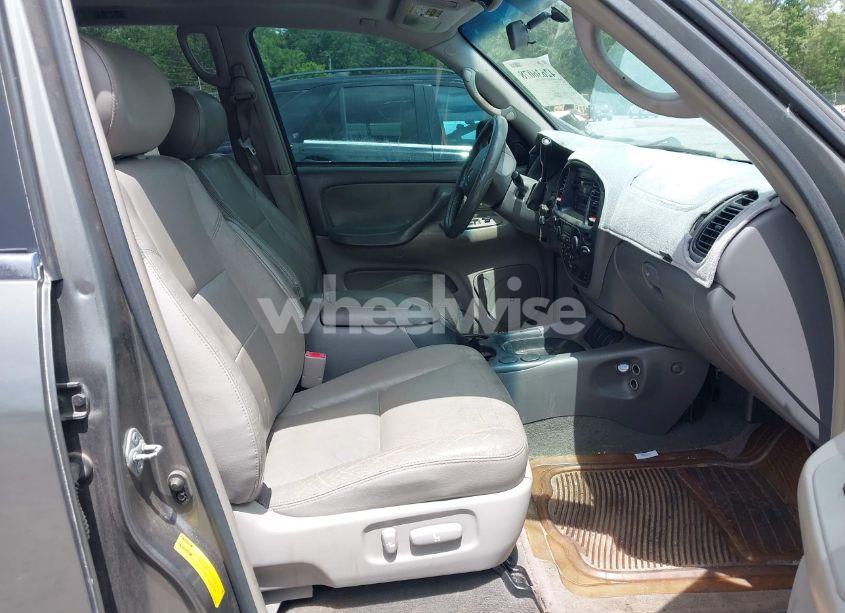 Photo 5 of 2005 Toyota Sequoia SR5 V8 (VIN 5TDZT34A55S254679)