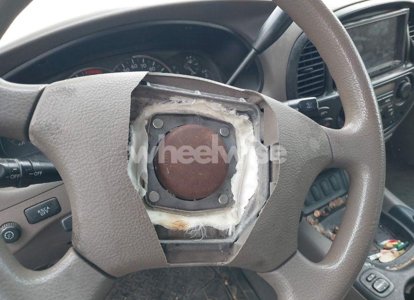 Photo 12 of 2005 Toyota Sequoia SR5 V8 (VIN 5TDZT34A55S256304)