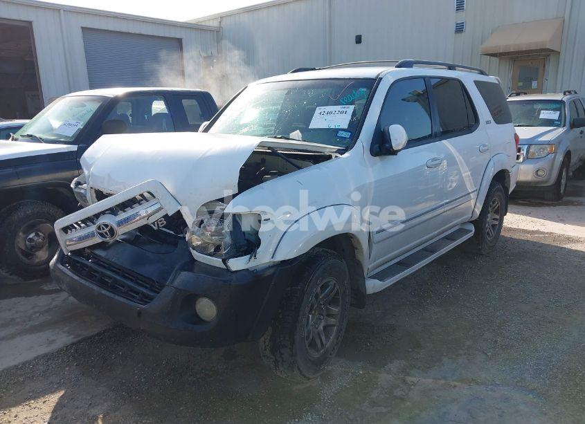 Photo 2 of 2005 Toyota Sequoia SR5 V8 (VIN 5TDZT34A55S256304)