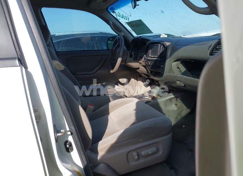 Photo 5 of 2005 Toyota Sequoia SR5 V8 (VIN 5TDZT34A55S256304)