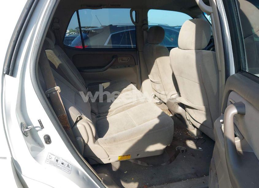 Photo 8 of 2005 Toyota Sequoia SR5 V8 (VIN 5TDZT34A55S256304)