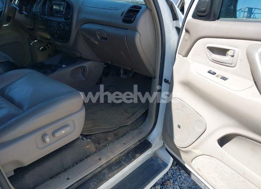 Photo 5 of 2006 Toyota Sequoia SR5 V8 (VIN 5TDZT34A56S276120)