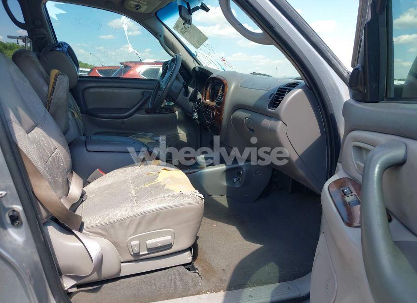 Photo 5 of 2002 Toyota Sequoia SR5 V8 (VIN 5TDZT34A62S063834)