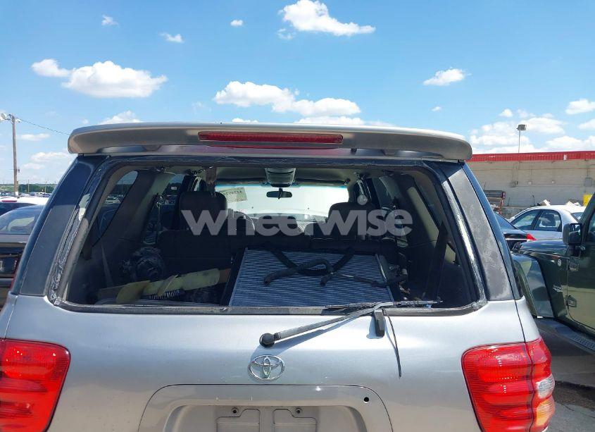 Photo 6 of 2002 Toyota Sequoia SR5 V8 (VIN 5TDZT34A62S063834)