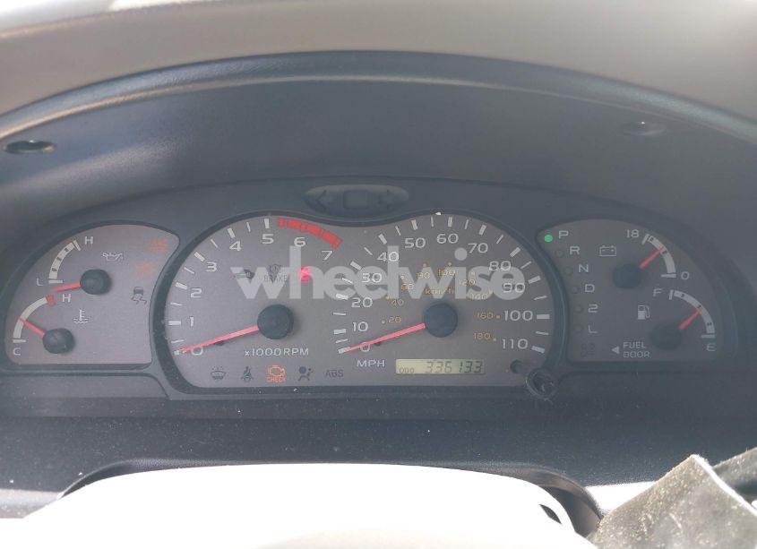 Photo 7 of 2002 Toyota Sequoia SR5 V8 (VIN 5TDZT34A62S063834)