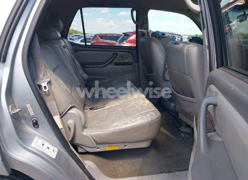 Photo 8 of 2002 Toyota Sequoia SR5 V8 (VIN 5TDZT34A62S063834)