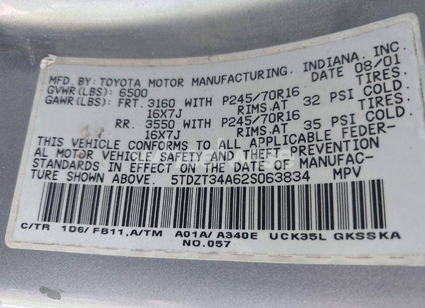 Photo 9 of 2002 Toyota Sequoia SR5 V8 (VIN 5TDZT34A62S063834)