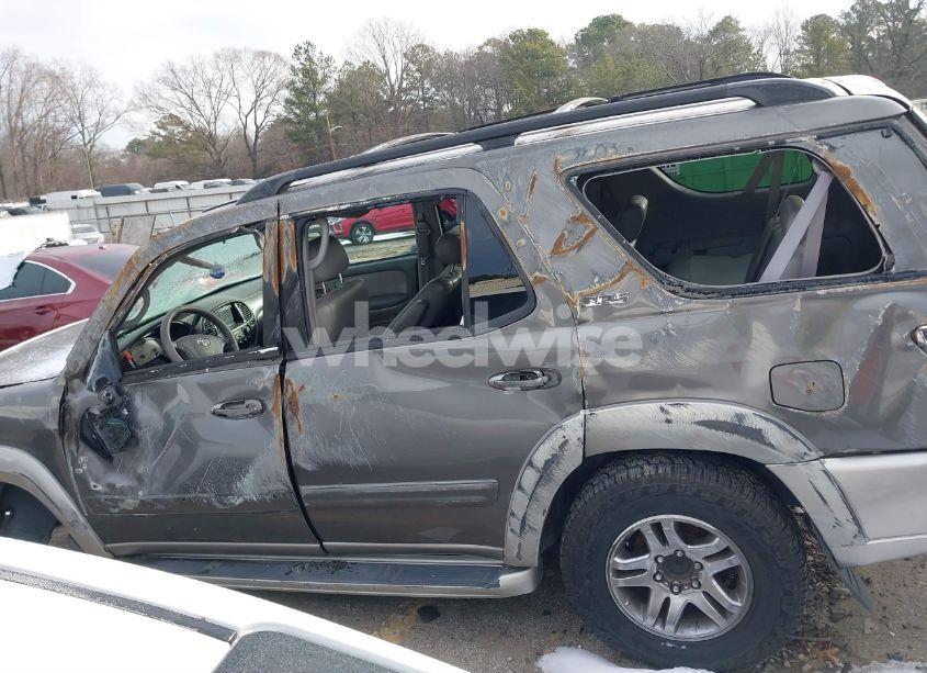 Photo 14 of 2003 Toyota Sequoia SR5 V8 (VIN 5TDZT34A63S151851)