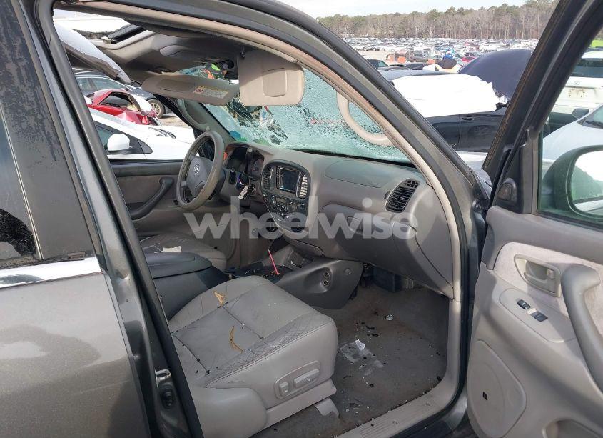 Photo 5 of 2003 Toyota Sequoia SR5 V8 (VIN 5TDZT34A63S151851)