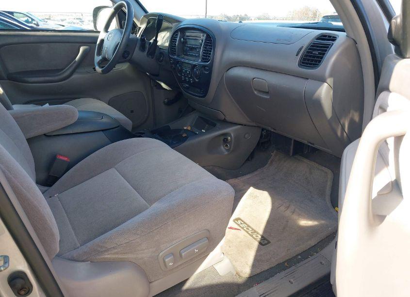 Photo 5 of 2003 Toyota Sequoia SR5 V8 (VIN 5TDZT34A63S168326)