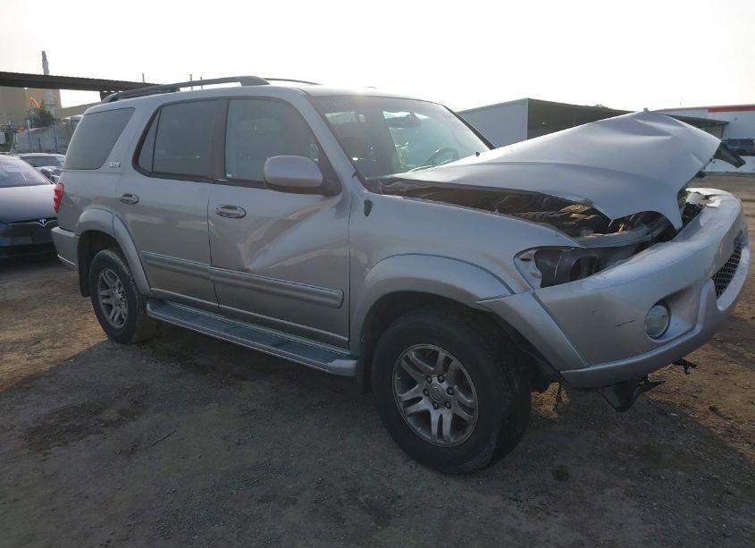 2004 Toyota Sequoia SR5 V8 (VIN 5TDZT34A64S214397) main photo