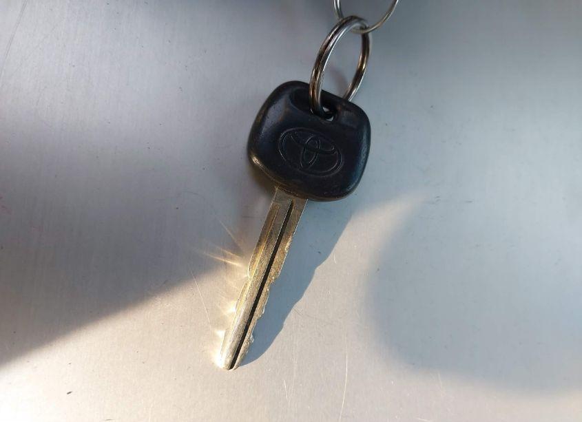 Photo 11 of 2004 Toyota Sequoia SR5 V8 (VIN 5TDZT34A64S214397)