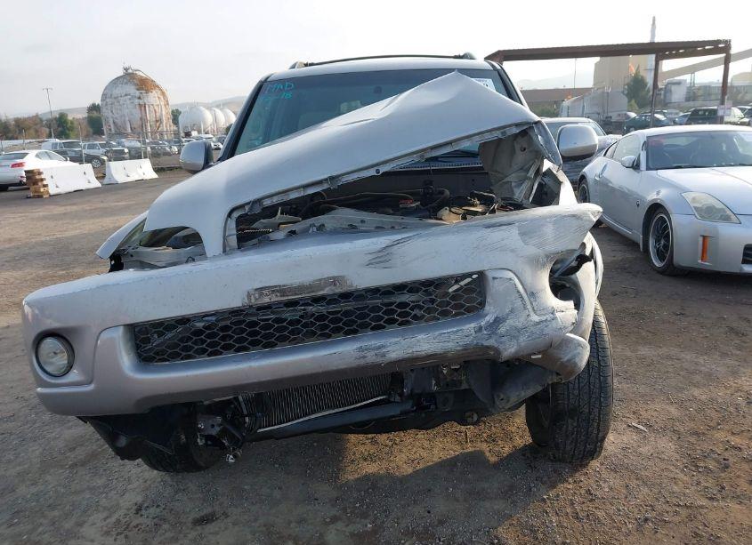 Photo 12 of 2004 Toyota Sequoia SR5 V8 (VIN 5TDZT34A64S214397)