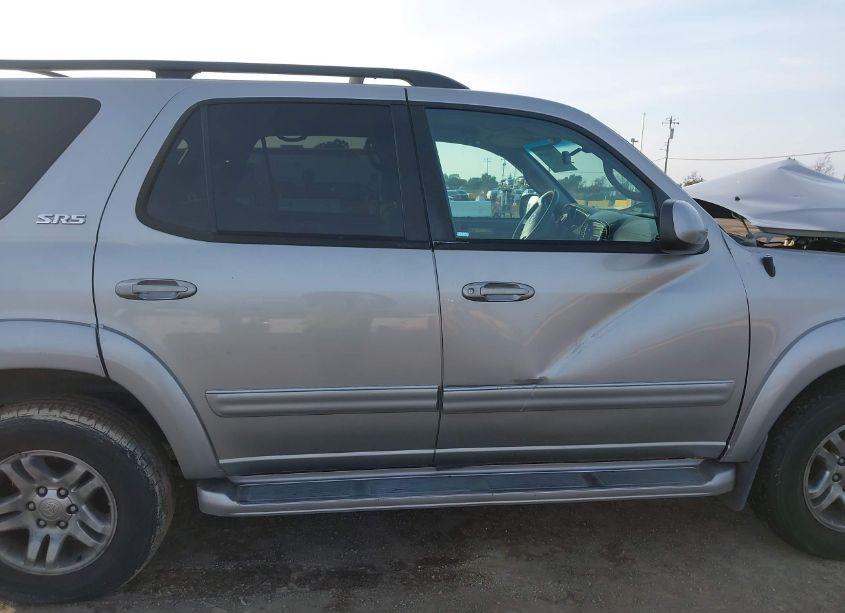 Photo 13 of 2004 Toyota Sequoia SR5 V8 (VIN 5TDZT34A64S214397)