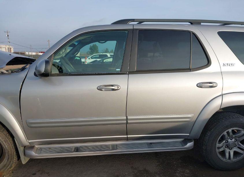 Photo 14 of 2004 Toyota Sequoia SR5 V8 (VIN 5TDZT34A64S214397)