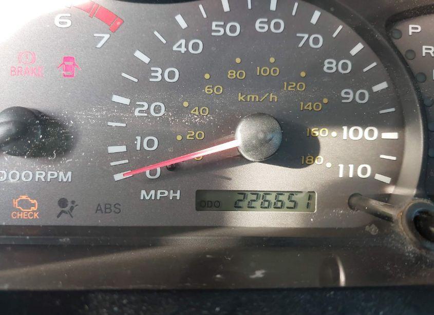 Photo 15 of 2004 Toyota Sequoia SR5 V8 (VIN 5TDZT34A64S214397)