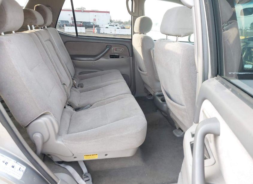 Photo 8 of 2004 Toyota Sequoia SR5 V8 (VIN 5TDZT34A64S214397)