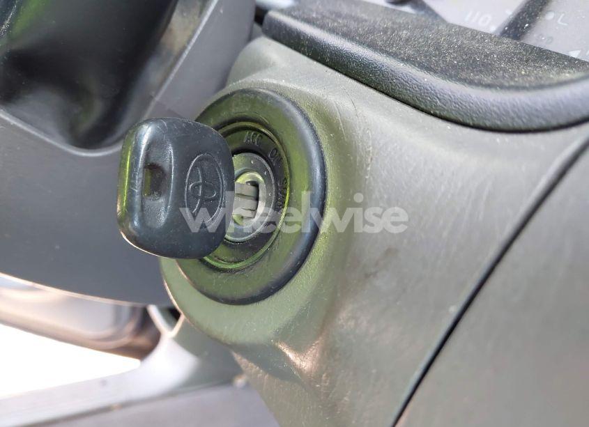 Photo 11 of 2004 Toyota Sequoia SR5 V8 (VIN 5TDZT34A64S217431)