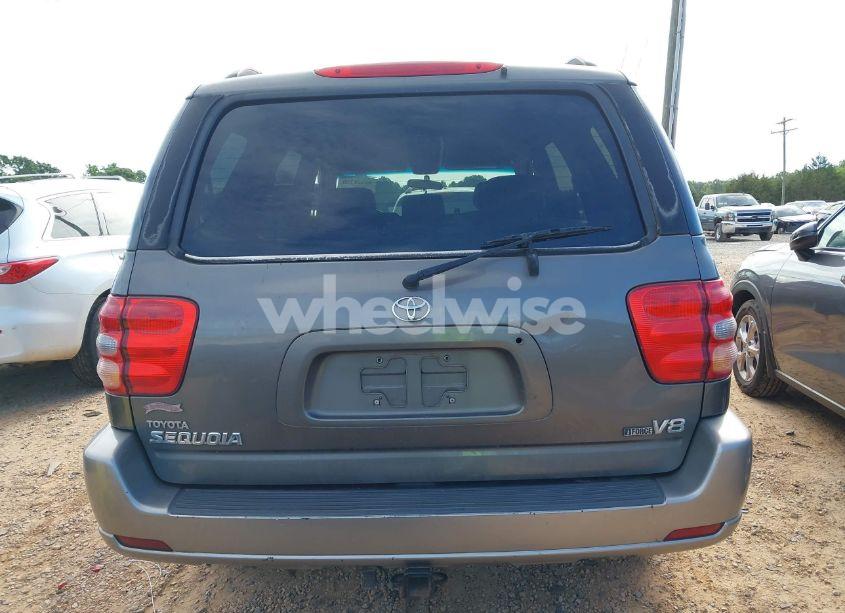 Photo 16 of 2004 Toyota Sequoia SR5 V8 (VIN 5TDZT34A64S217431)