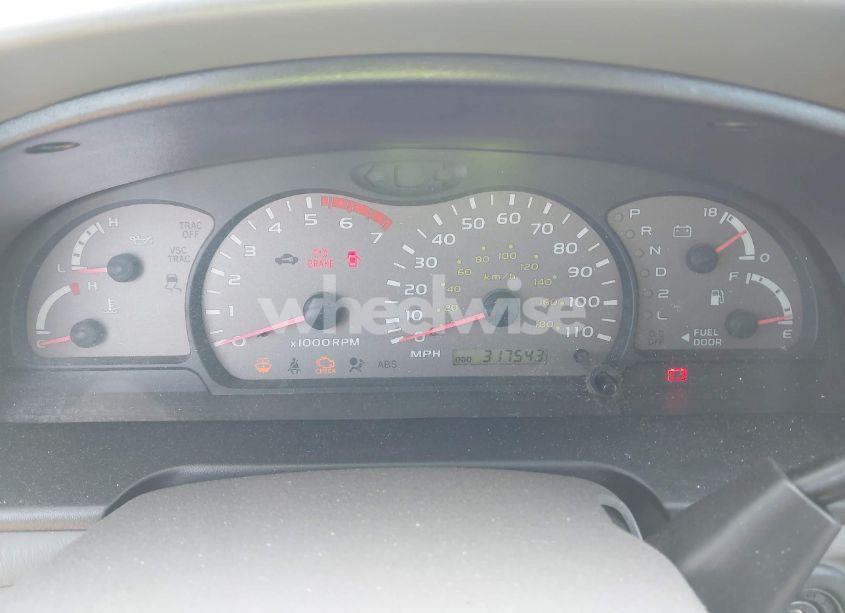 Photo 7 of 2004 Toyota Sequoia SR5 V8 (VIN 5TDZT34A64S217431)
