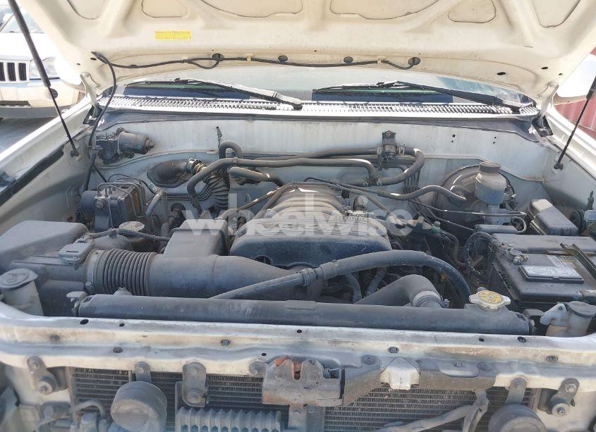 Photo 10 of 2004 Toyota Sequoia SR5 V8 (VIN 5TDZT34A64S218109)