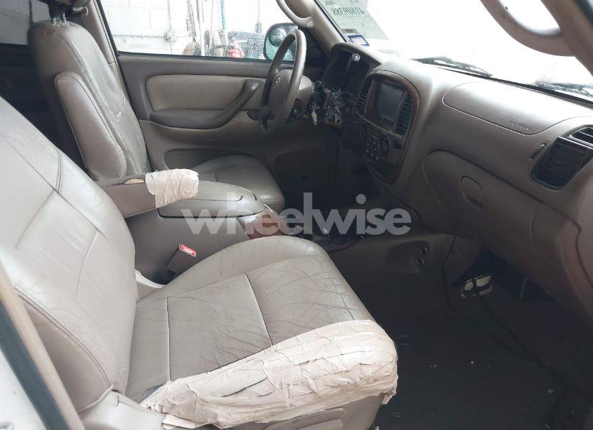 Photo 5 of 2004 Toyota Sequoia SR5 V8 (VIN 5TDZT34A64S218109)