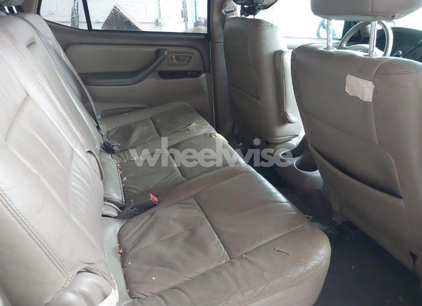 Photo 8 of 2004 Toyota Sequoia SR5 V8 (VIN 5TDZT34A64S218109)