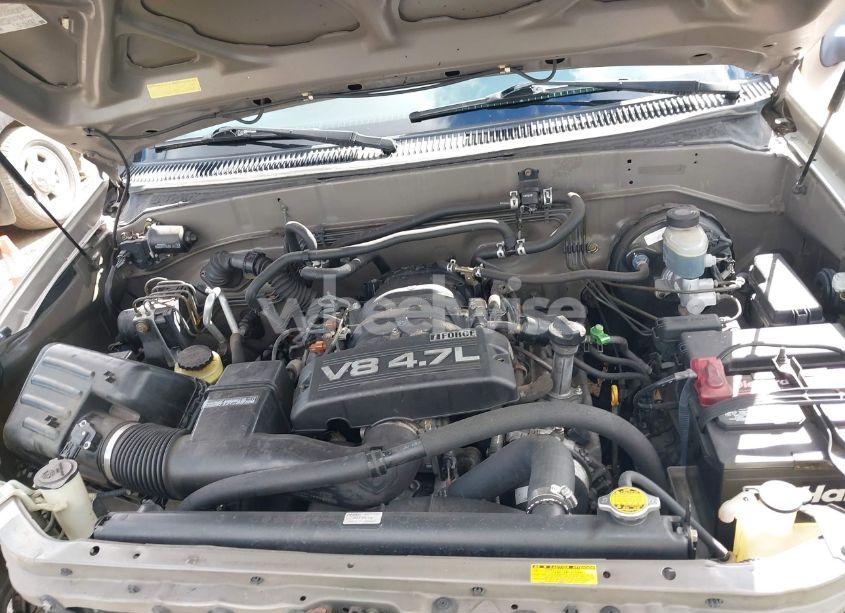 Photo 10 of 2005 Toyota Sequoia SR5 V8 (VIN 5TDZT34A65S250768)