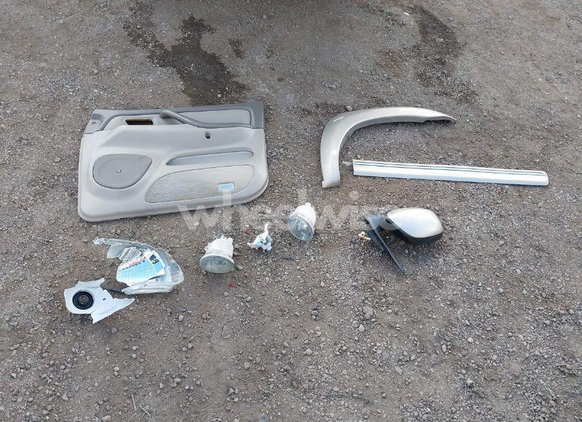 Photo 12 of 2005 Toyota Sequoia SR5 V8 (VIN 5TDZT34A65S250768)