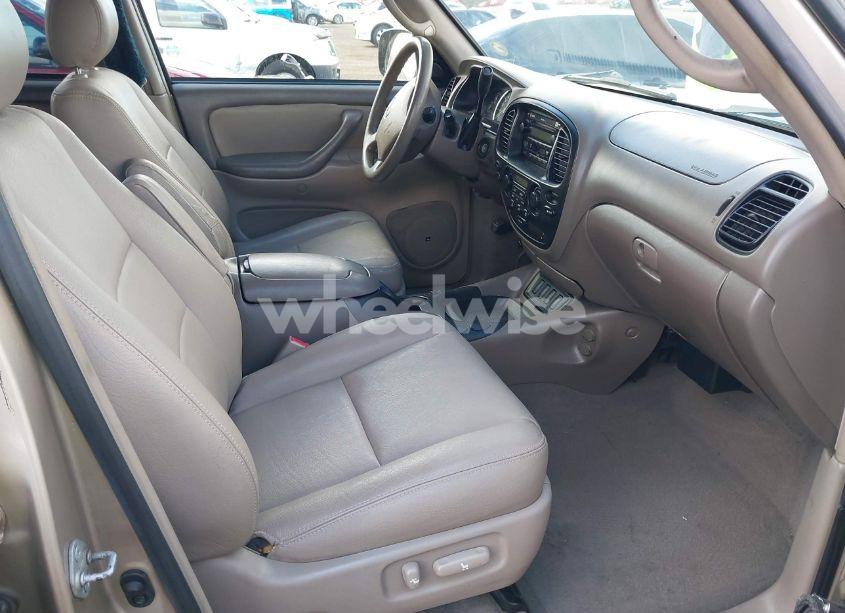 Photo 5 of 2005 Toyota Sequoia SR5 V8 (VIN 5TDZT34A65S250768)