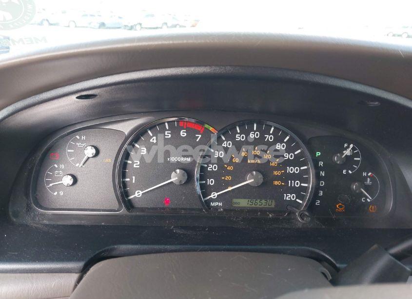 Photo 7 of 2005 Toyota Sequoia SR5 V8 (VIN 5TDZT34A65S250768)