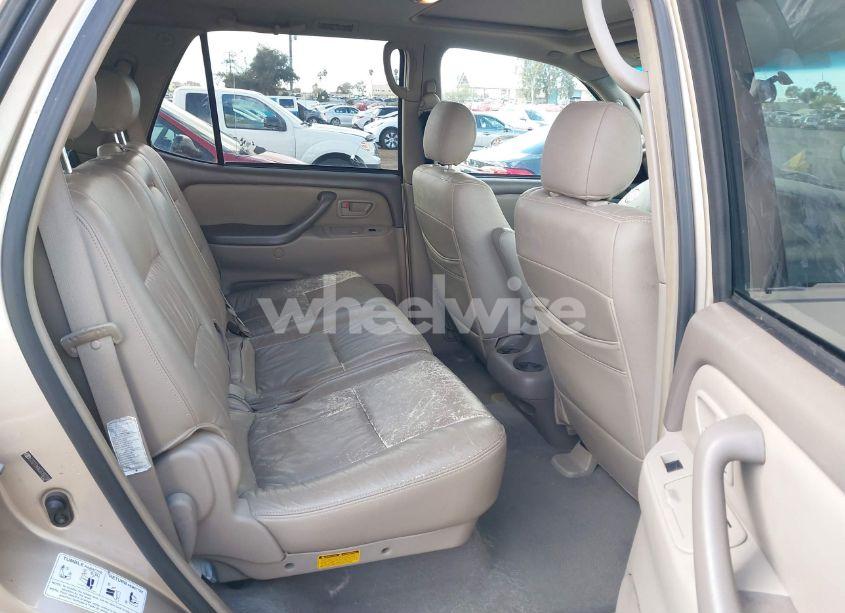 Photo 8 of 2005 Toyota Sequoia SR5 V8 (VIN 5TDZT34A65S250768)