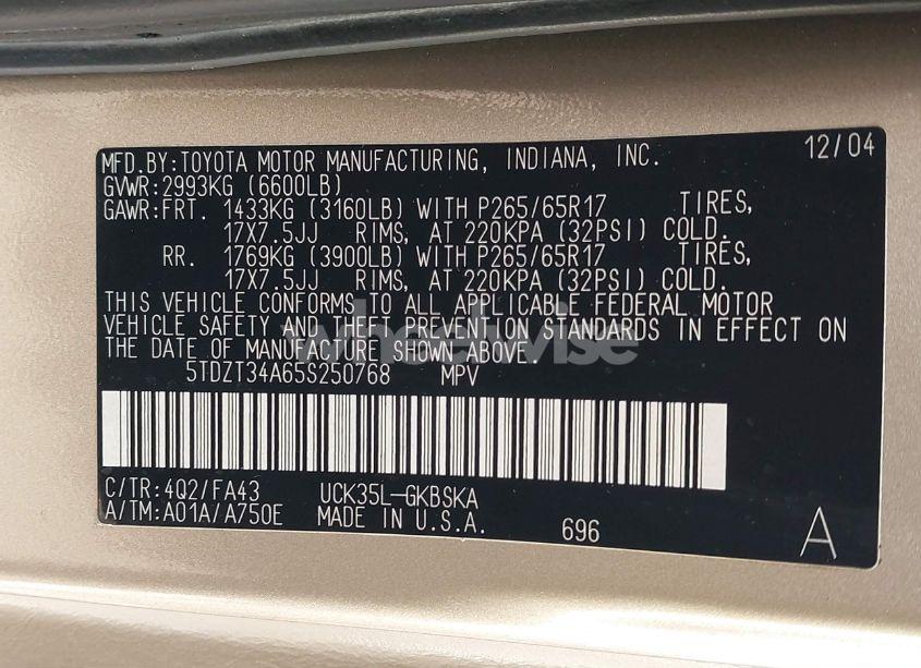 Photo 9 of 2005 Toyota Sequoia SR5 V8 (VIN 5TDZT34A65S250768)