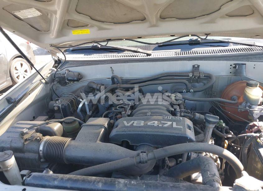 Photo 10 of 2005 Toyota Sequoia SR5 V8 (VIN 5TDZT34A65S251726)
