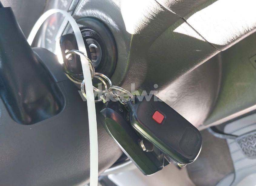 Photo 11 of 2005 Toyota Sequoia SR5 V8 (VIN 5TDZT34A65S251726)