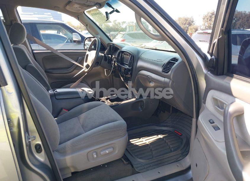 Photo 5 of 2005 Toyota Sequoia SR5 V8 (VIN 5TDZT34A65S251726)