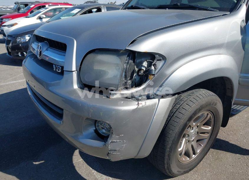 Photo 6 of 2005 Toyota Sequoia SR5 V8 (VIN 5TDZT34A65S251726)