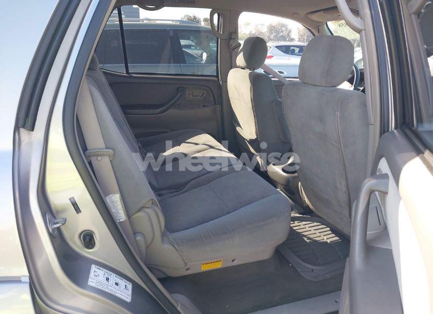 Photo 8 of 2005 Toyota Sequoia SR5 V8 (VIN 5TDZT34A65S251726)