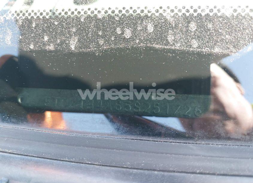 Photo 9 of 2005 Toyota Sequoia SR5 V8 (VIN 5TDZT34A65S251726)