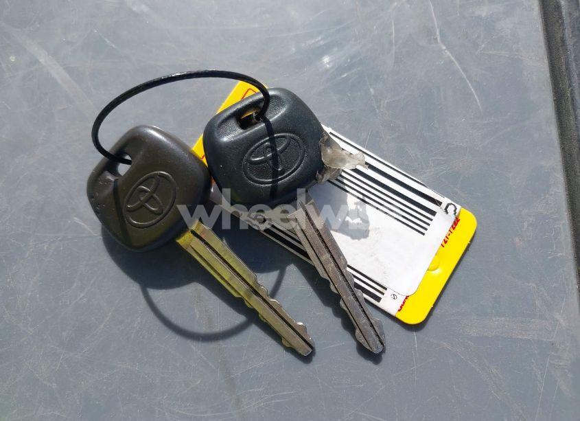 Photo 11 of 2001 Toyota Sequoia SR5 V8 (VIN 5TDZT34A71S028573)