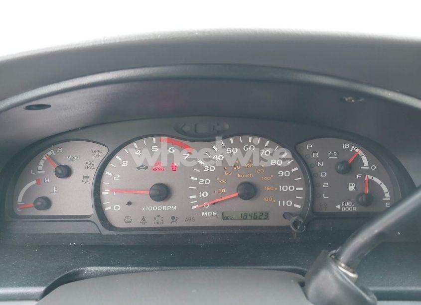 Photo 7 of 2002 Toyota Sequoia SR5 V8 (VIN 5TDZT34A72S064135)