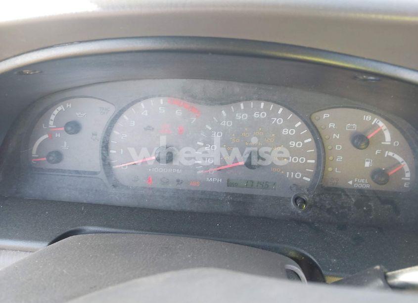 Photo 7 of 2002 Toyota Sequoia SR5 V8 (VIN 5TDZT34A72S117383)