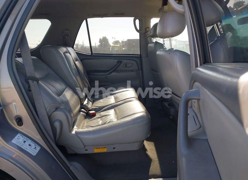 Photo 8 of 2002 Toyota Sequoia SR5 V8 (VIN 5TDZT34A72S117383)