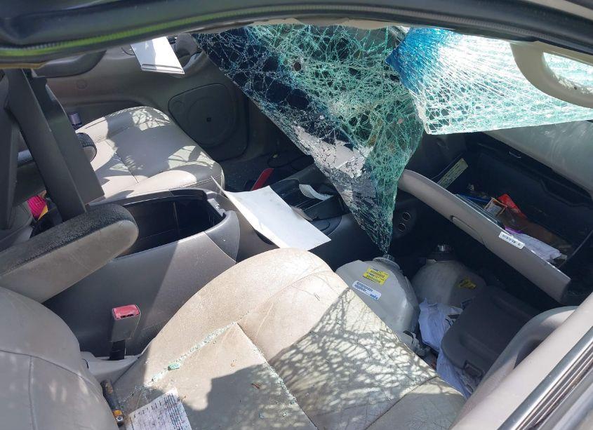 Photo 5 of 2003 Toyota Sequoia SR5 V8 (VIN 5TDZT34A73S145587)