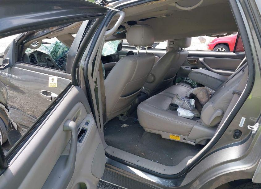 Photo 8 of 2003 Toyota Sequoia SR5 V8 (VIN 5TDZT34A73S145587)