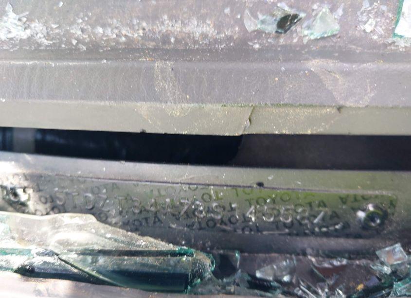 Photo 9 of 2003 Toyota Sequoia SR5 V8 (VIN 5TDZT34A73S145587)