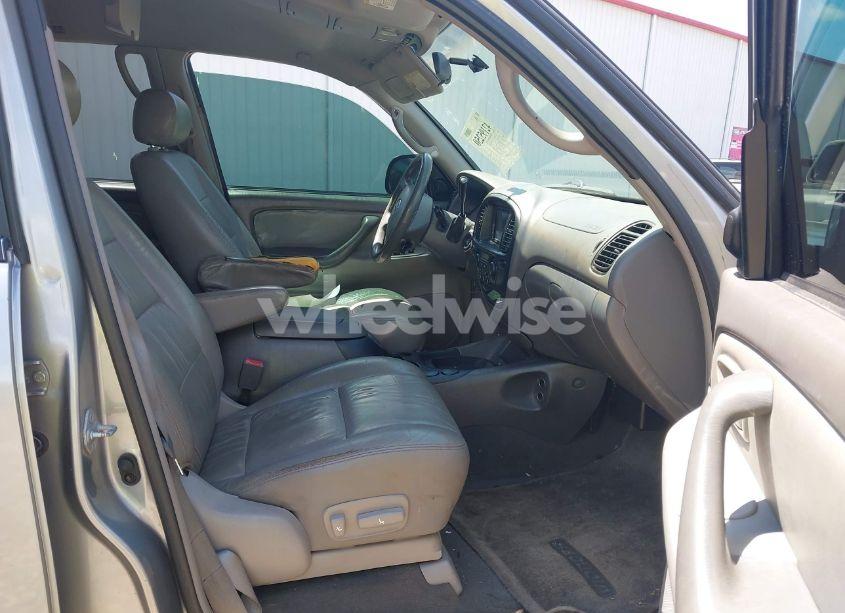 Photo 5 of 2003 Toyota Sequoia SR5 V8 (VIN 5TDZT34A73S156265)