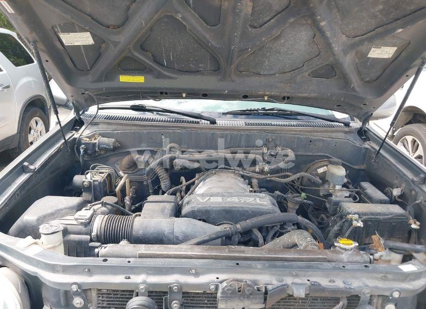 Photo 10 of 2004 Toyota Sequoia SR5 V8 (VIN 5TDZT34A74S235436)